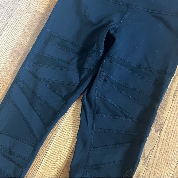 Black Lulu Lemon Leggings with See-Thru Pattern. - Picture 3 of 5